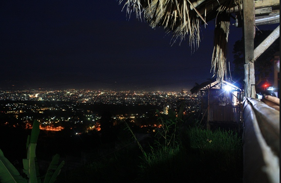 Bukit Bintang, Bandung saat malam hari