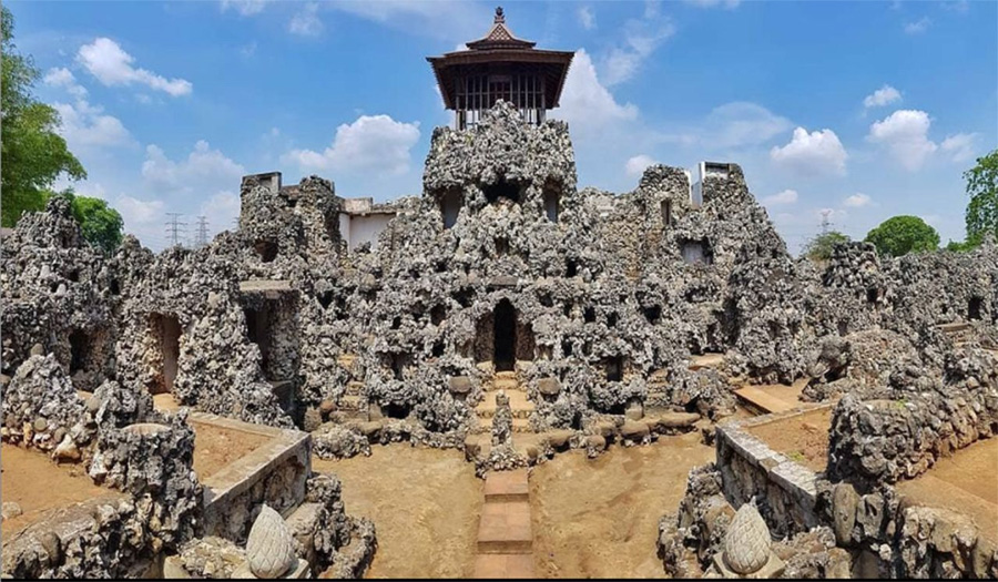 Goa Sunyaragi salah satu tempat wisata di Cirebon yang wajib dikunjungi