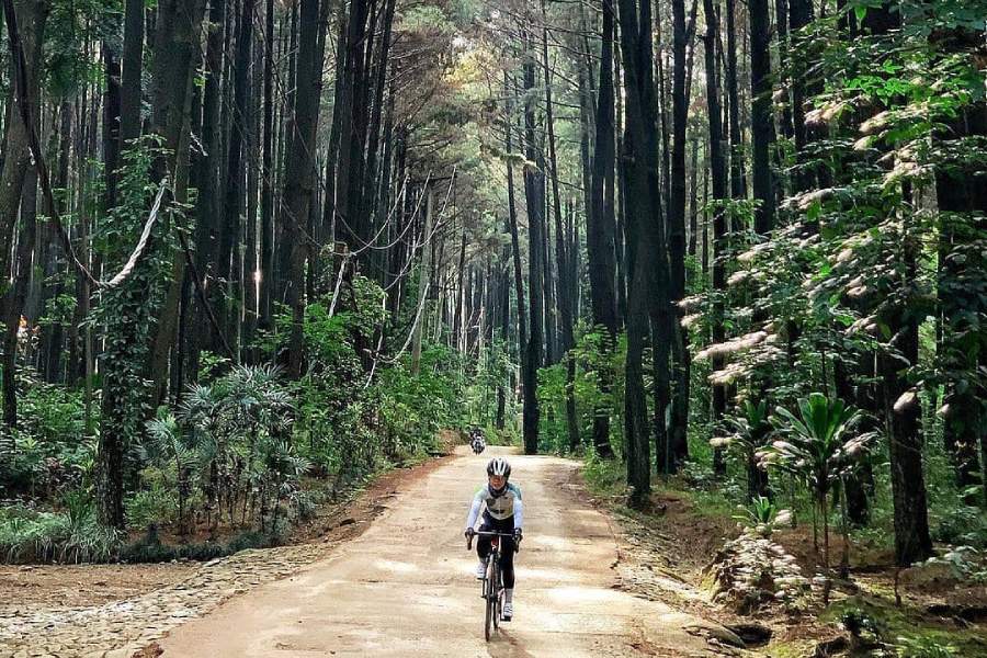 Bersepeda sambil wisata di Gunung Pancar