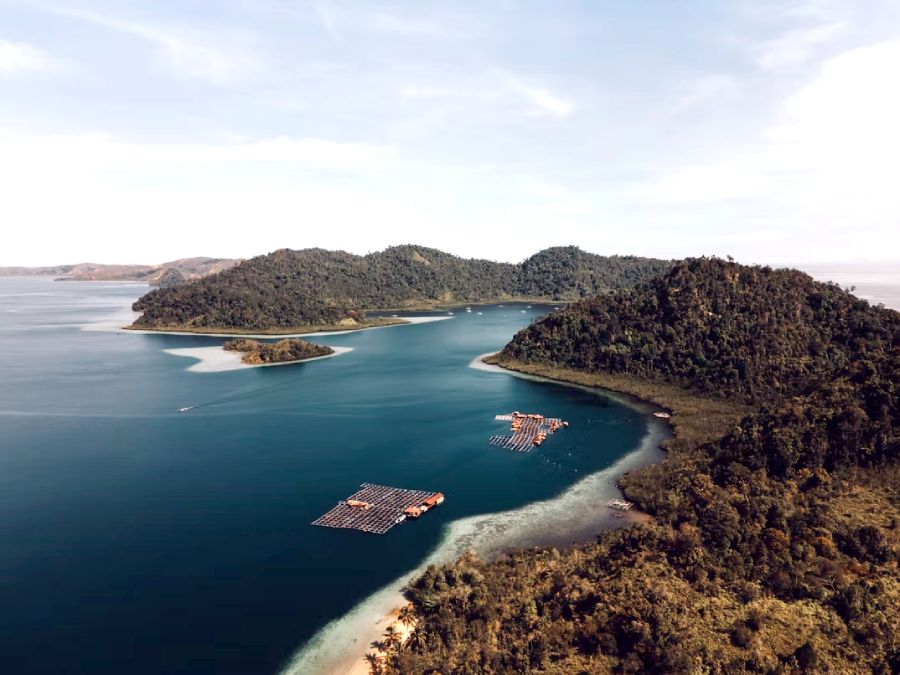 Aerial view kawasan wisata Kepulauan Mandeh di Kab. Pesisi Selatan, Sumbar.